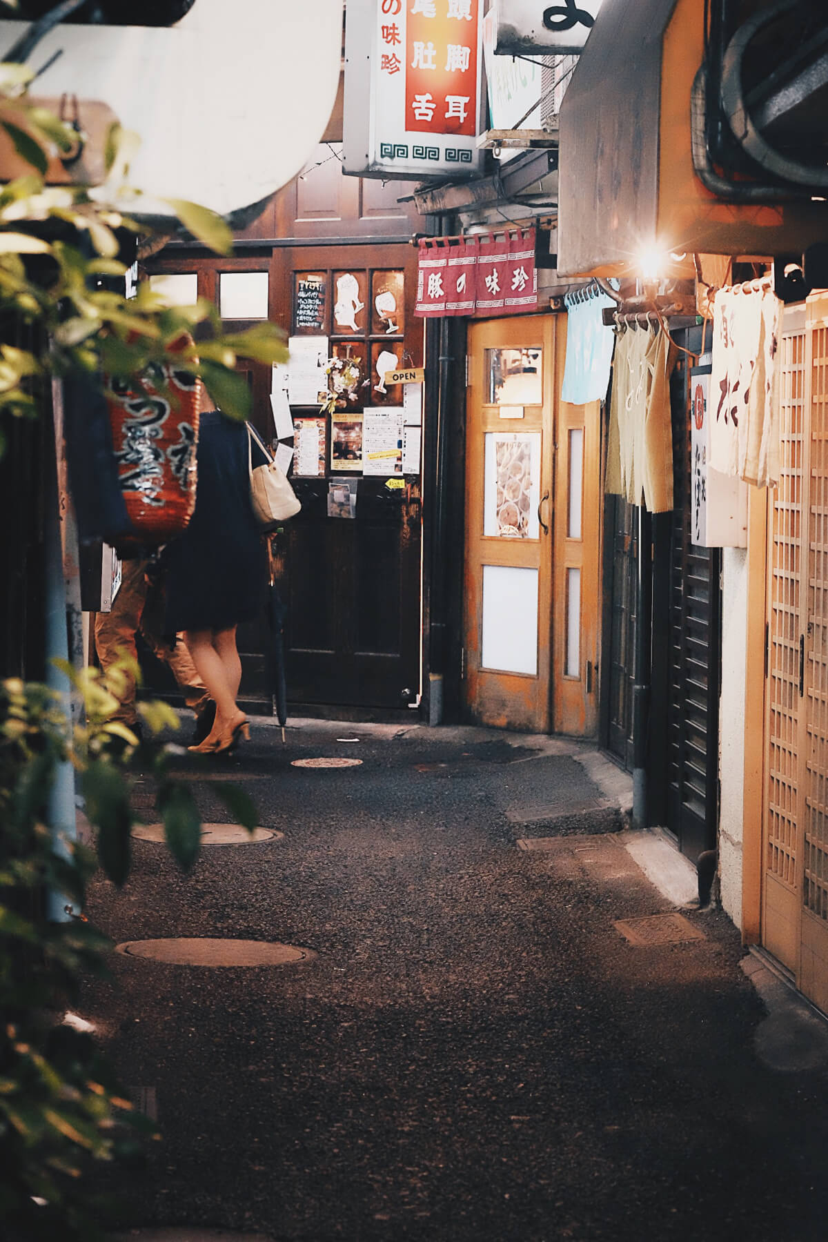 所狭しとお店が並ぶ