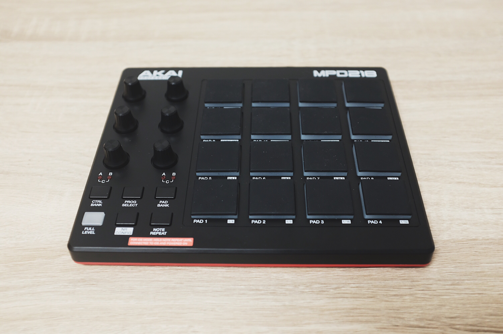 AKAI MPD218 MIDIパッド フィンガードラム