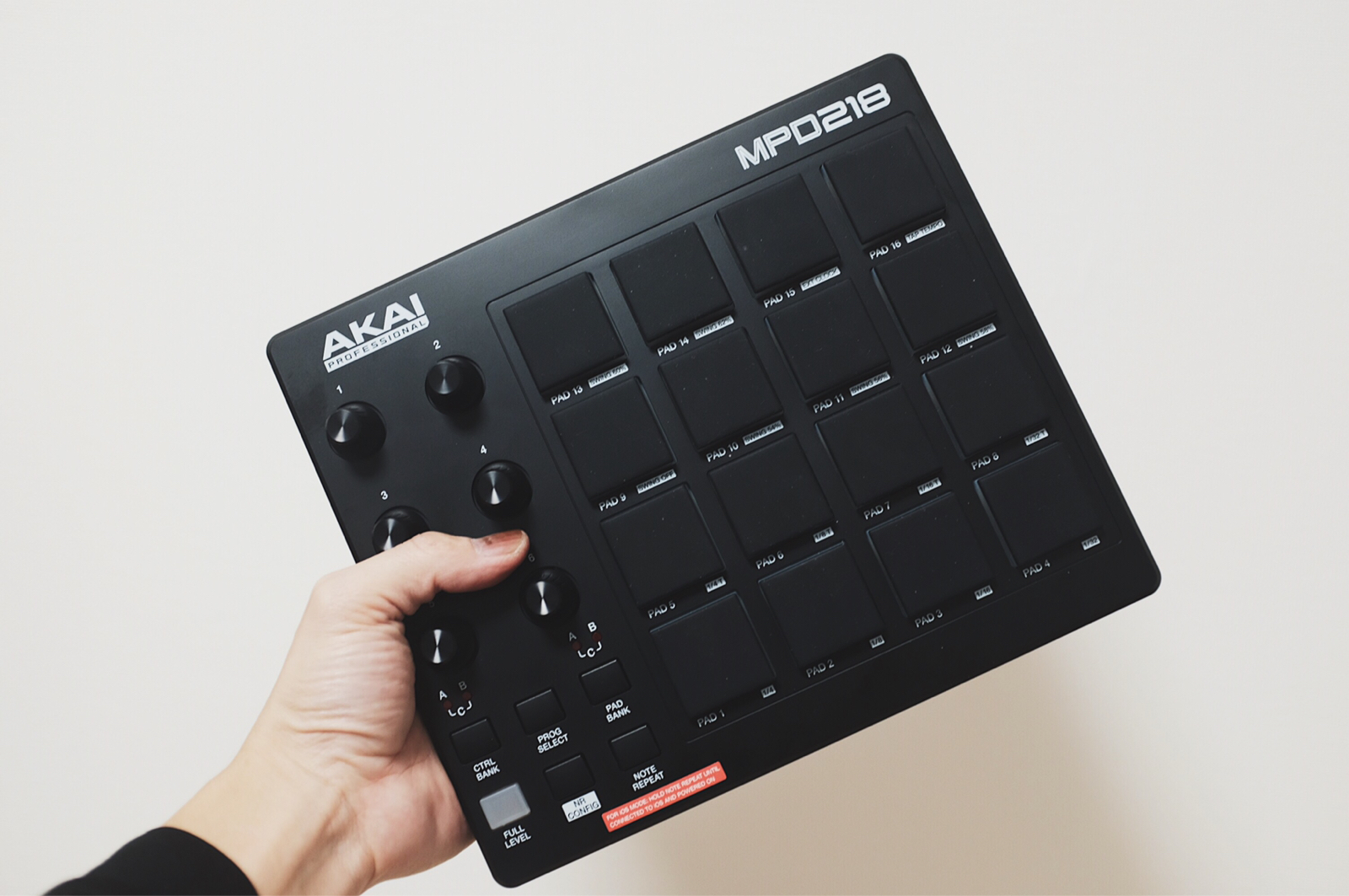 AKAI MPD218 MIDIパッド フィンガードラム